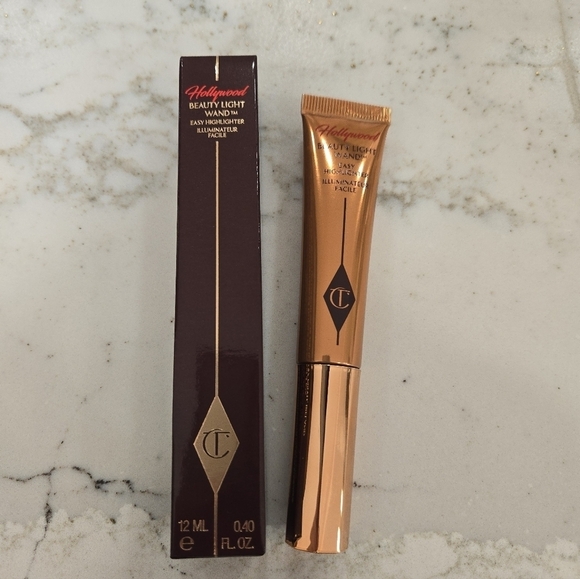 Charlotte Tilbury Other - Charlotte Tilbury SPOTLIGHT Beauty Light Wand Easy Highlighter